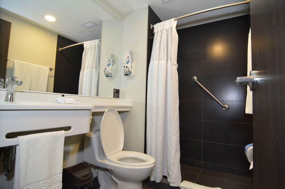 City Express Plus by Marriott Medellin Colombia 41/42