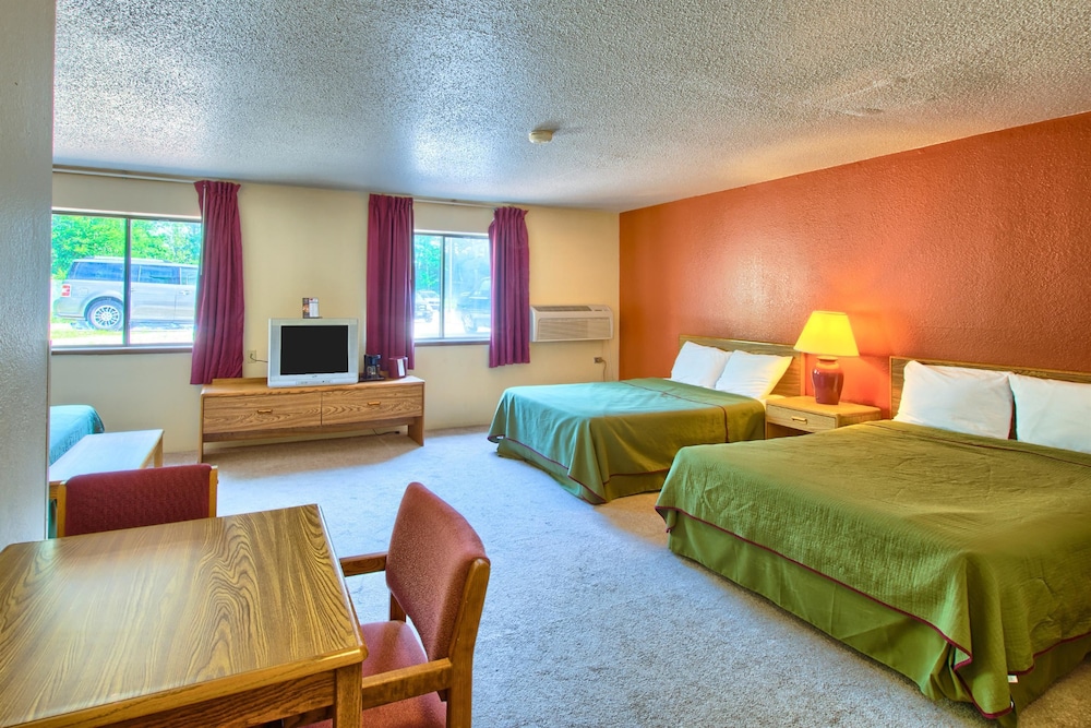 Rodeway Inn Whitehall 19/26