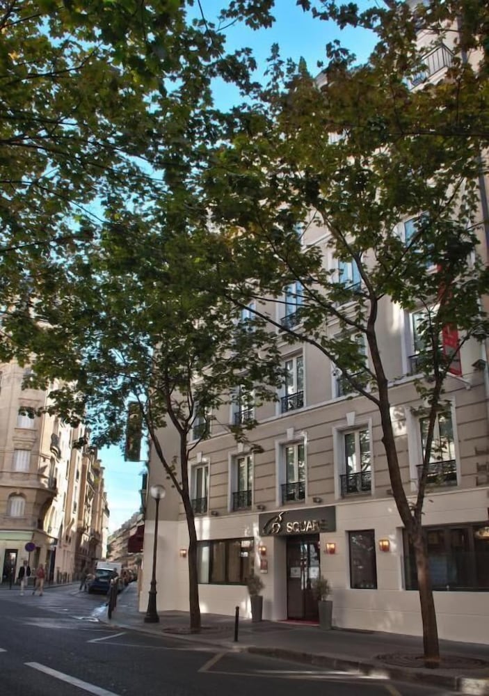 HOTEL B SQUARE 76/83