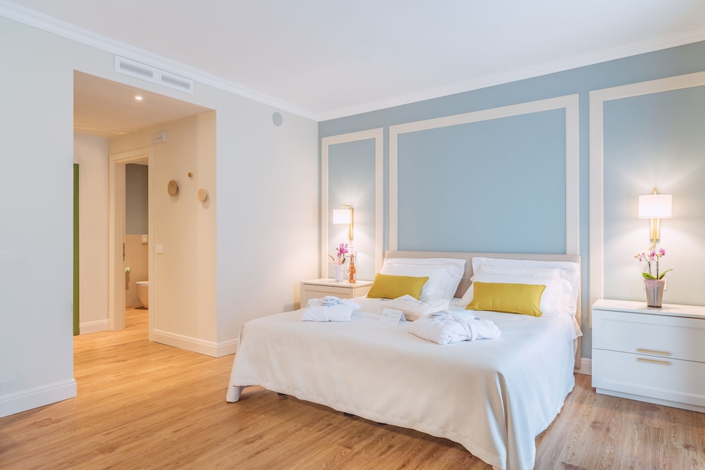 Suite, Queen Bed, Sky Pool Hotel Sole Garda 2/6