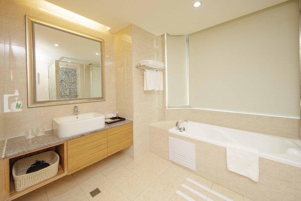 غرفة قياسية رباعية بسريرين كوين بحوض استحمام، Arsma Hotel 10/10