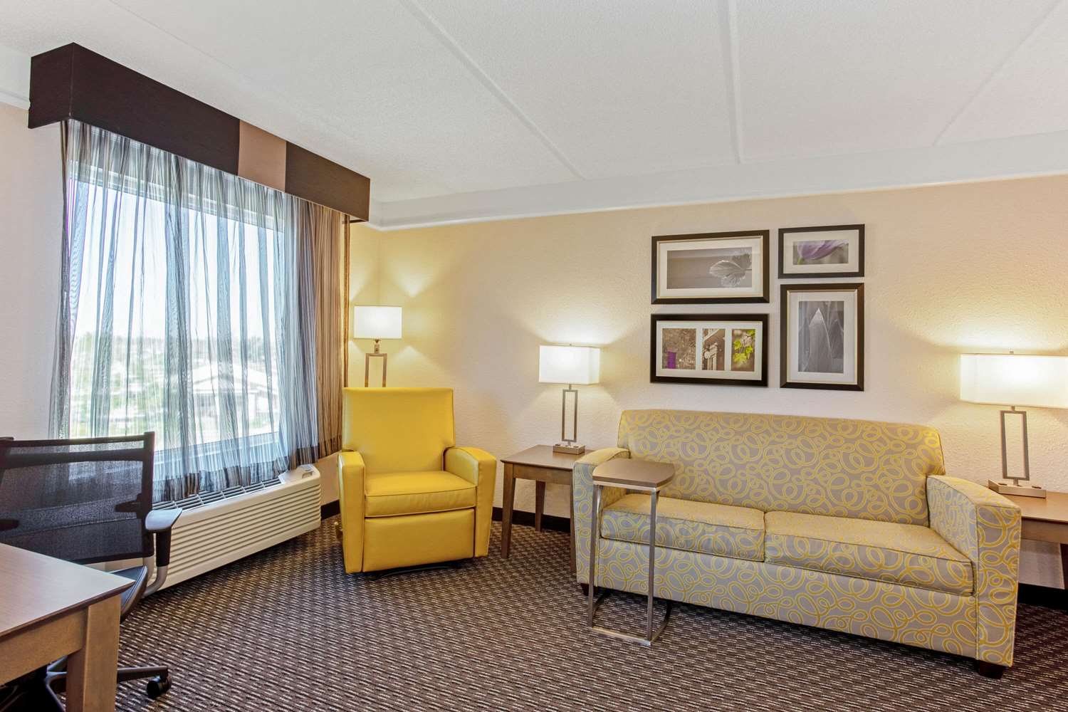 La Quinta Inn Suites Panama City 26/45