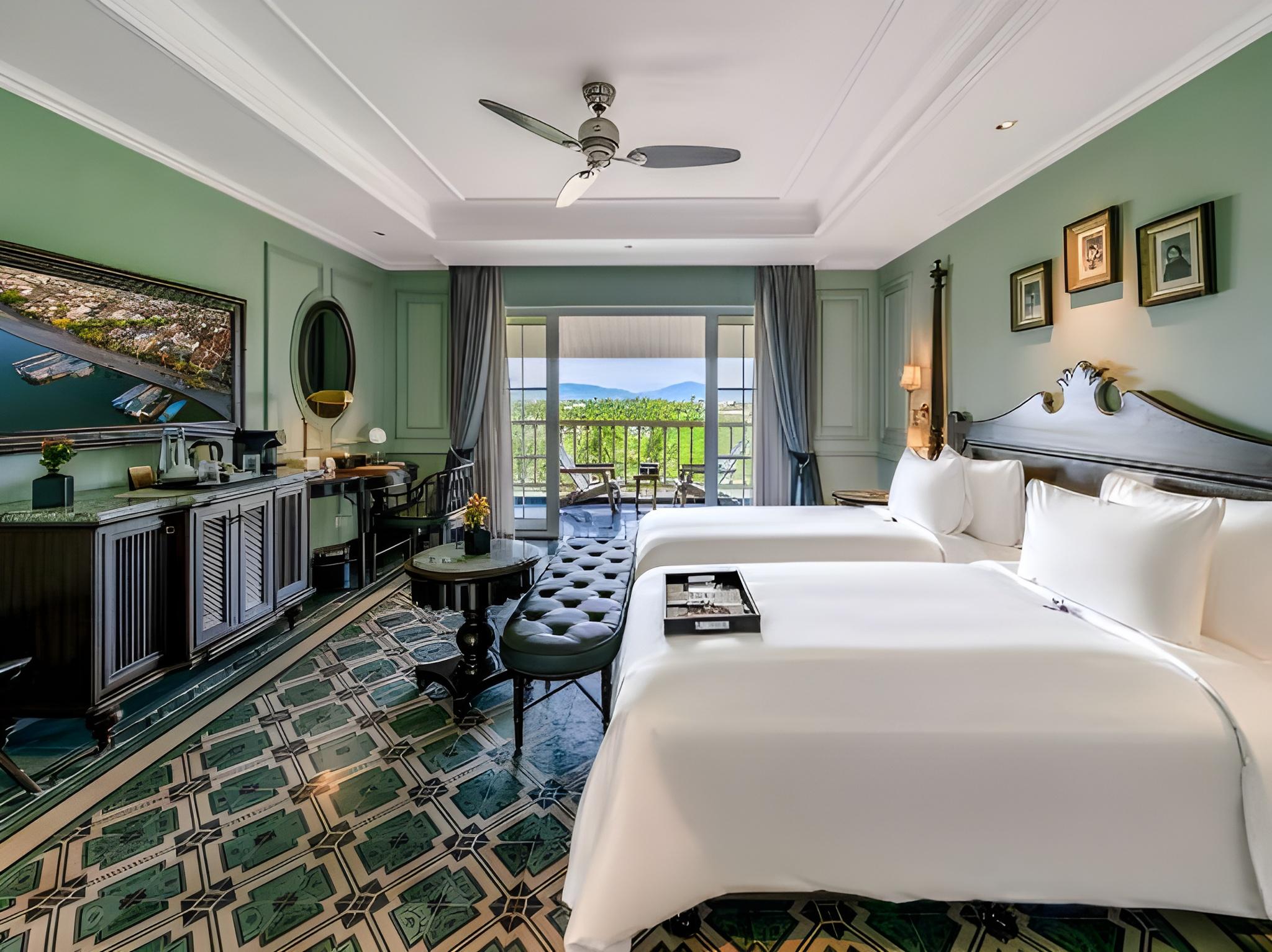 Executive, Suite, King and Twin Beds, Club Wing