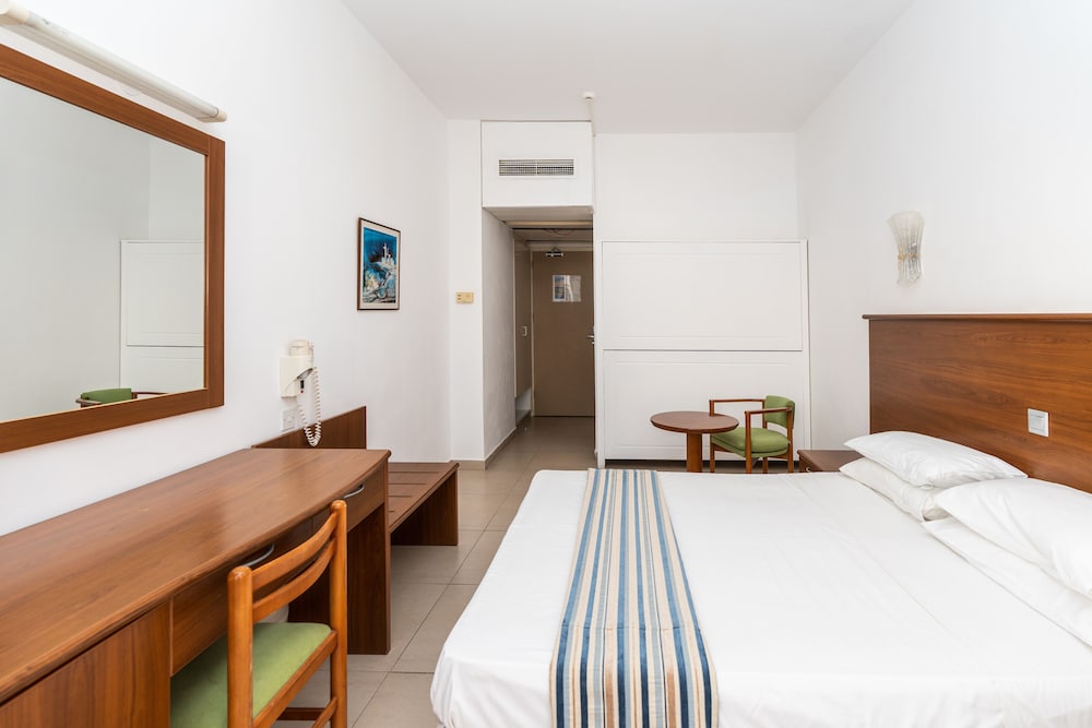 Adelais Bay Hotel 13/50