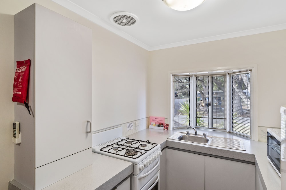 DISCOVERY PARKS - COOGEE BEACH 23/34