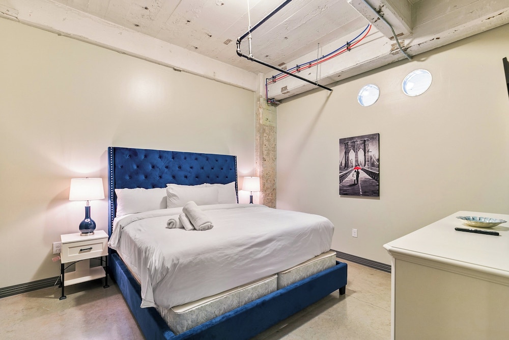 EXECUTIVE, APARTMENT, KING BED, CITY VIEW, SOFA, KITCHEN