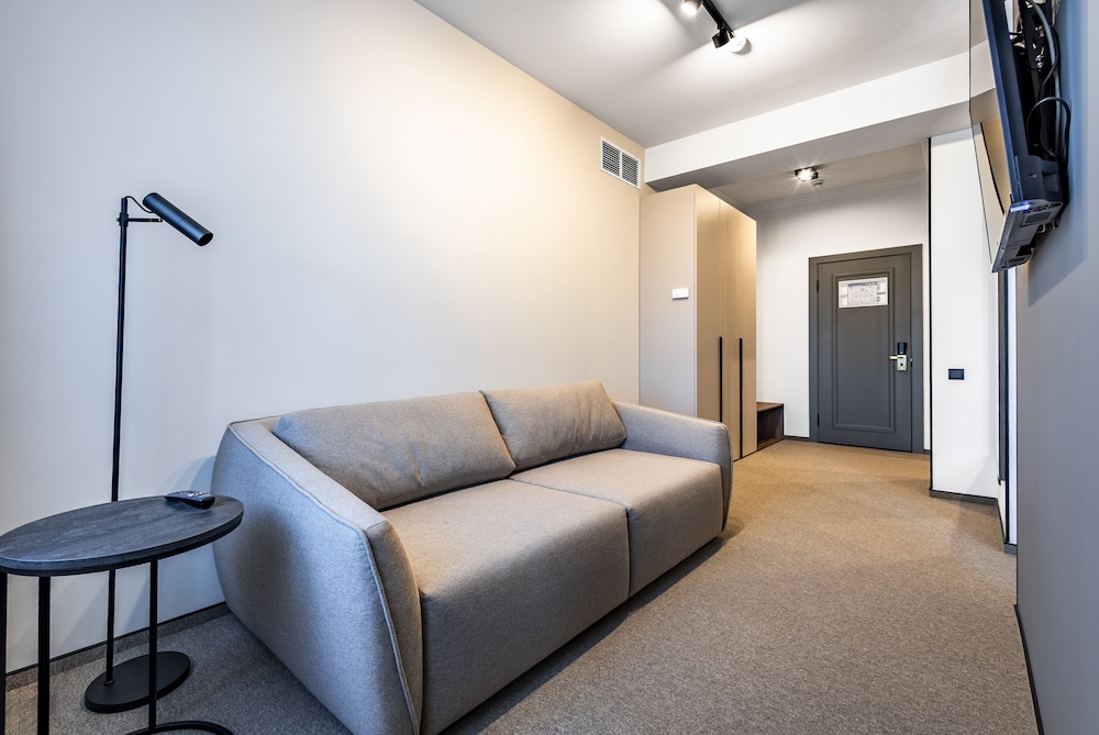 Regency Hotel 30/49
