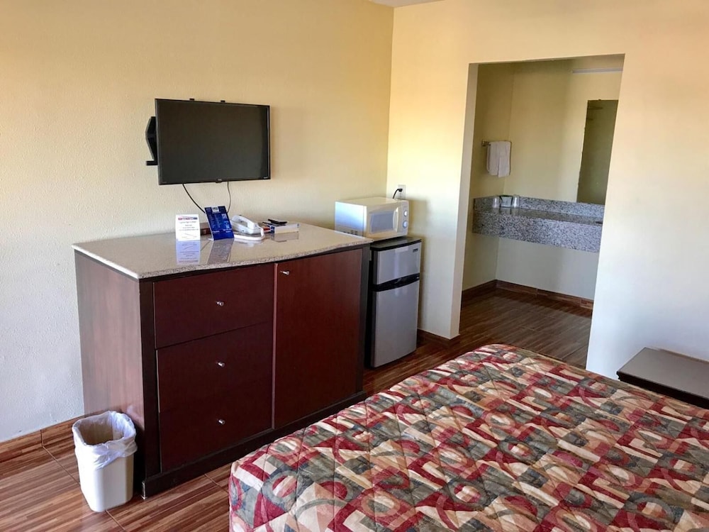 Scottish Inns & Suites 14/46