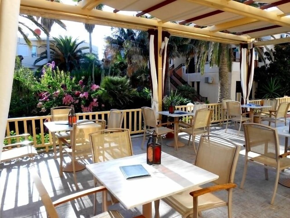 Lambrinos Suites 34/51