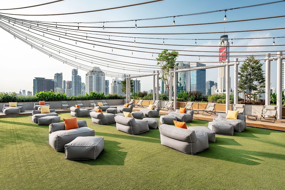 Moxy Bangkok Ratchaprasong 43/50