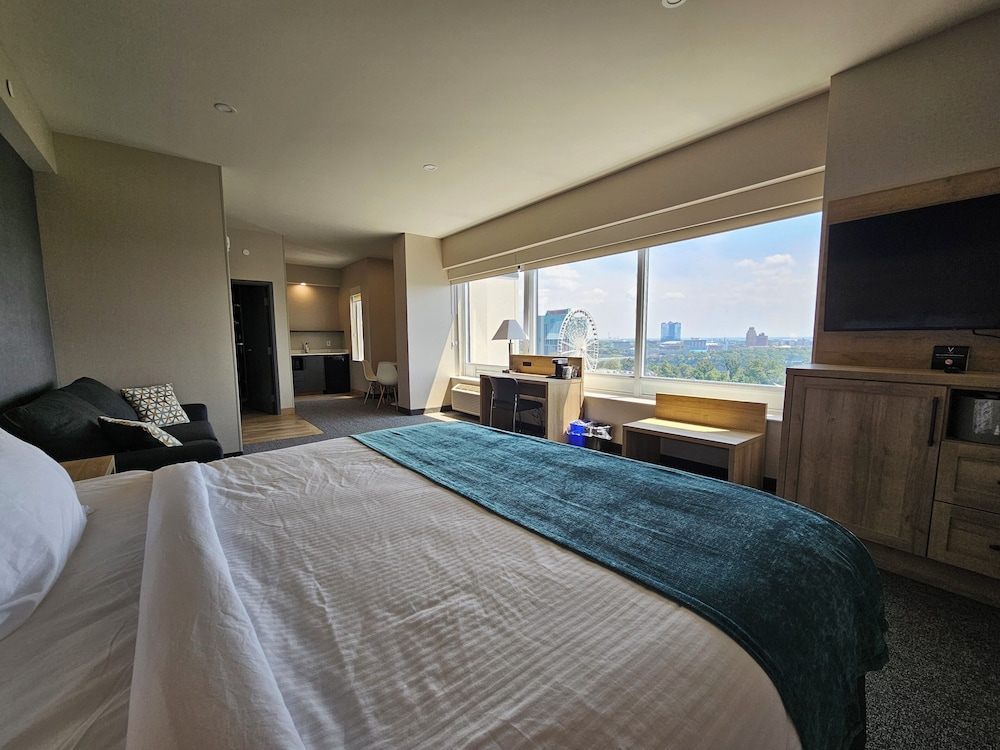 SUPERIOR, SUITE, KING BED, RIVER VIEW, SOFA, KITCHENETTE