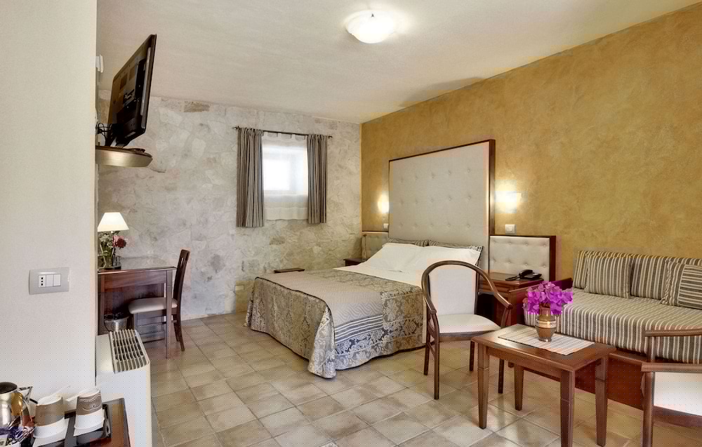 Artemisia Resort 9/43