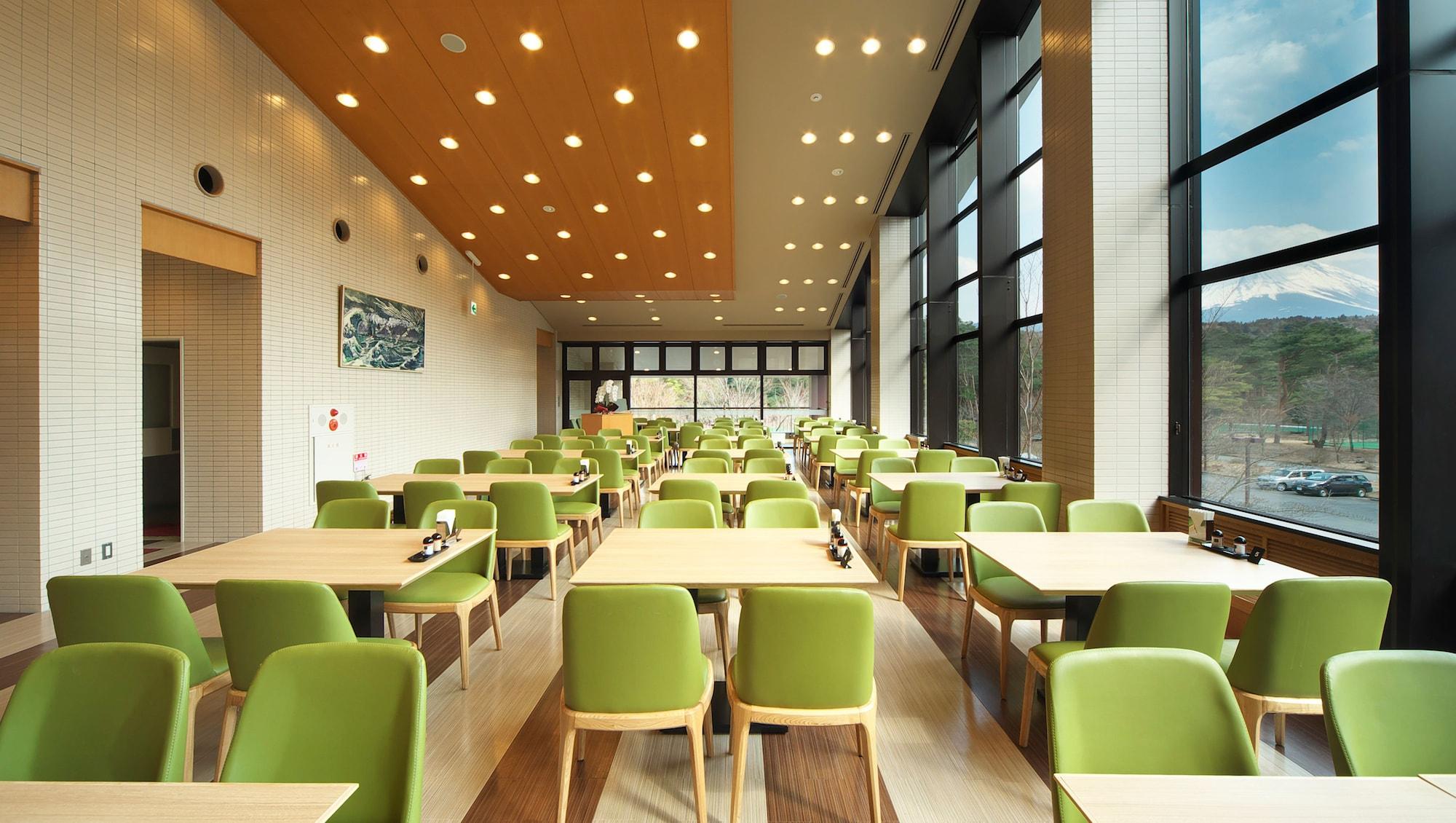 Motosu Phoenix Hotel 70/76