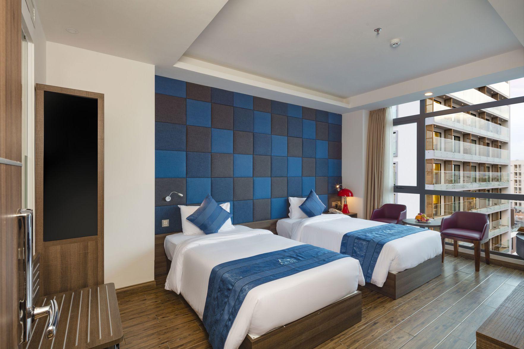 Senior, Deluxe, Queen and Twin Beds, City View