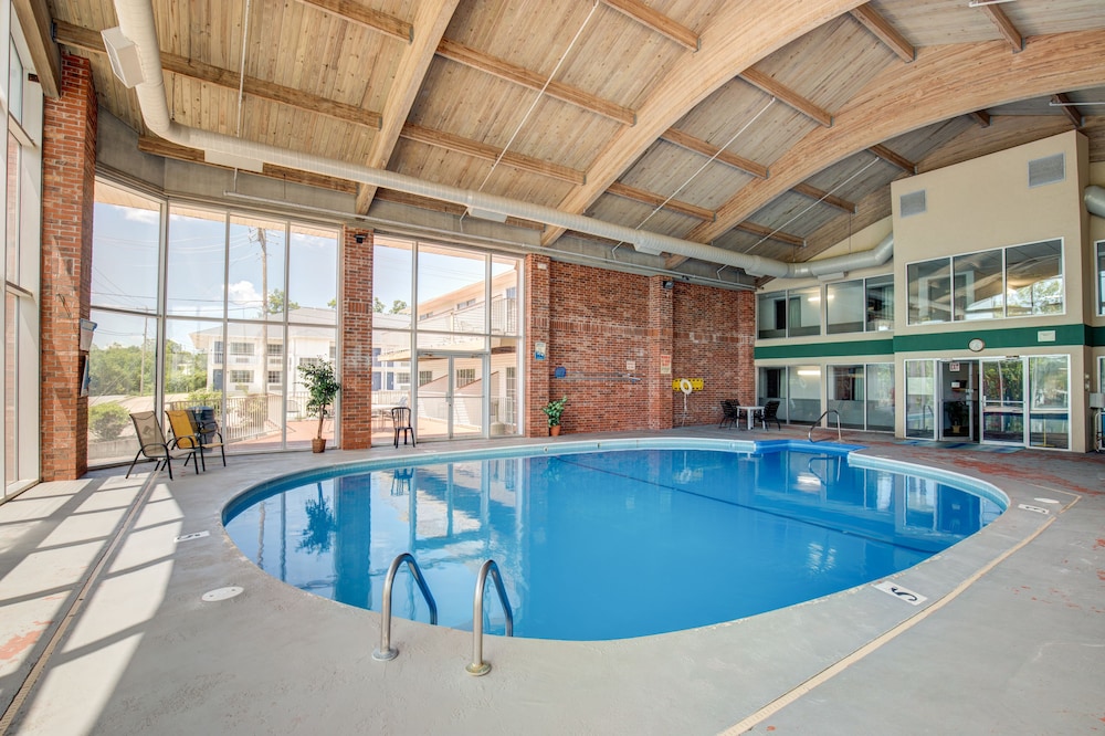 Howard Johnson by Wyndham Branson Theatre District 32/59