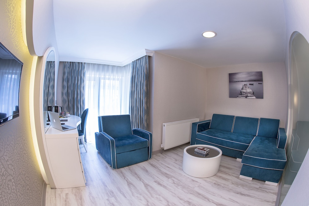 Demonti Hotel 42/69