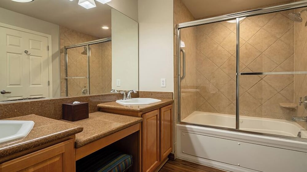 Club De Soleil All-Suite Resort 40/44