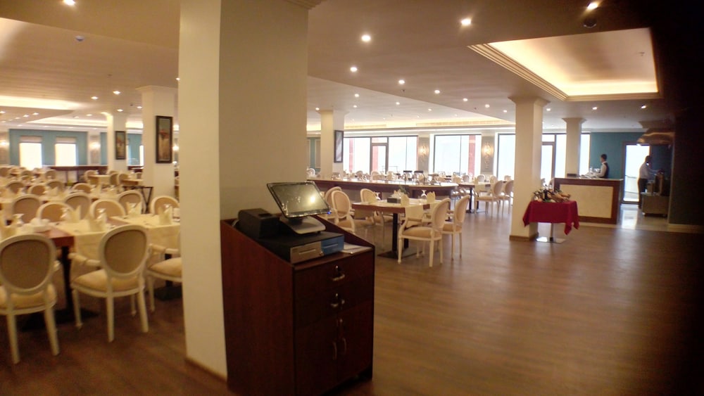 فندق أوليان(Diamond Hotel Riyadh) 51/56