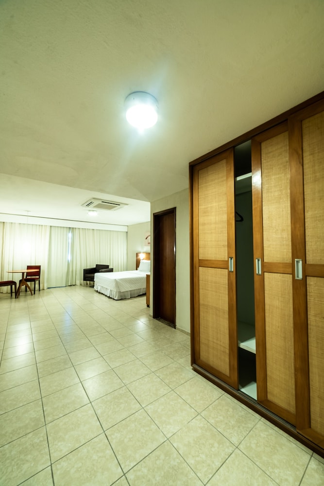 Hotel Praia Centro 60/92