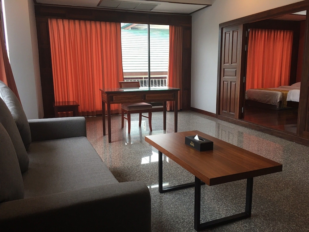 The President Hotel at Chokchai 4 38/57