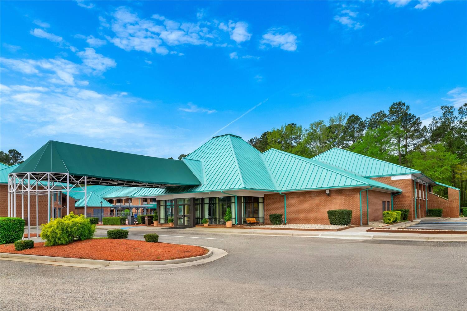 Days Inn by Wyndham Petersburg/South Fort Lee 4/14