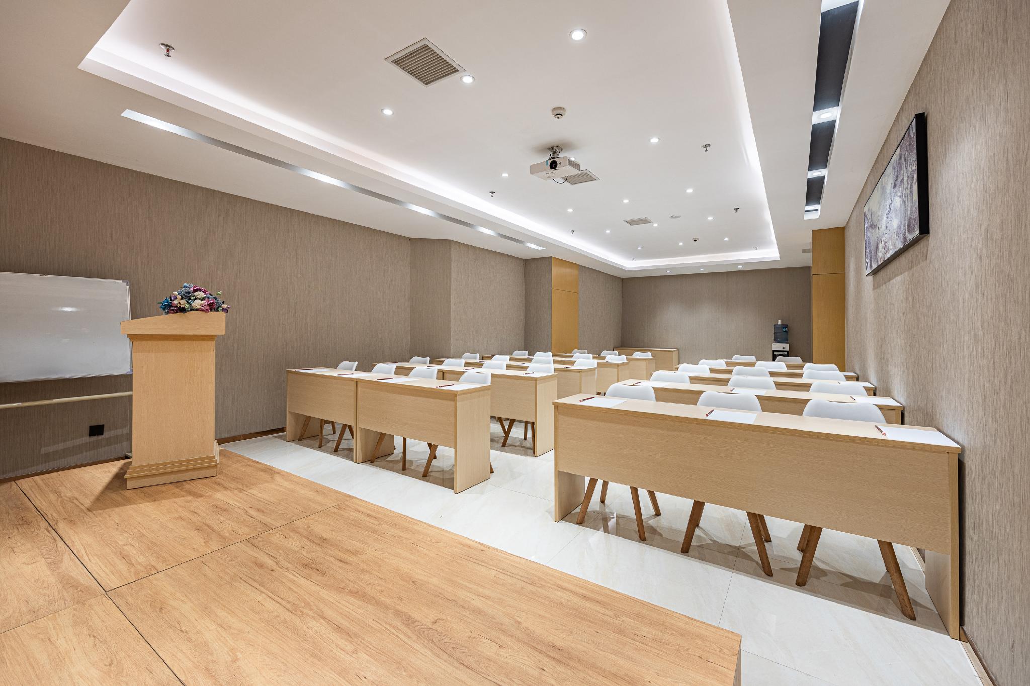 City convenient hotel (Hengyang railway station store) 28/29