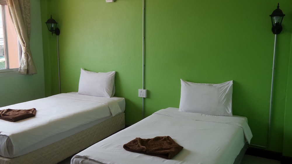 ROOM, TWIN BEDS