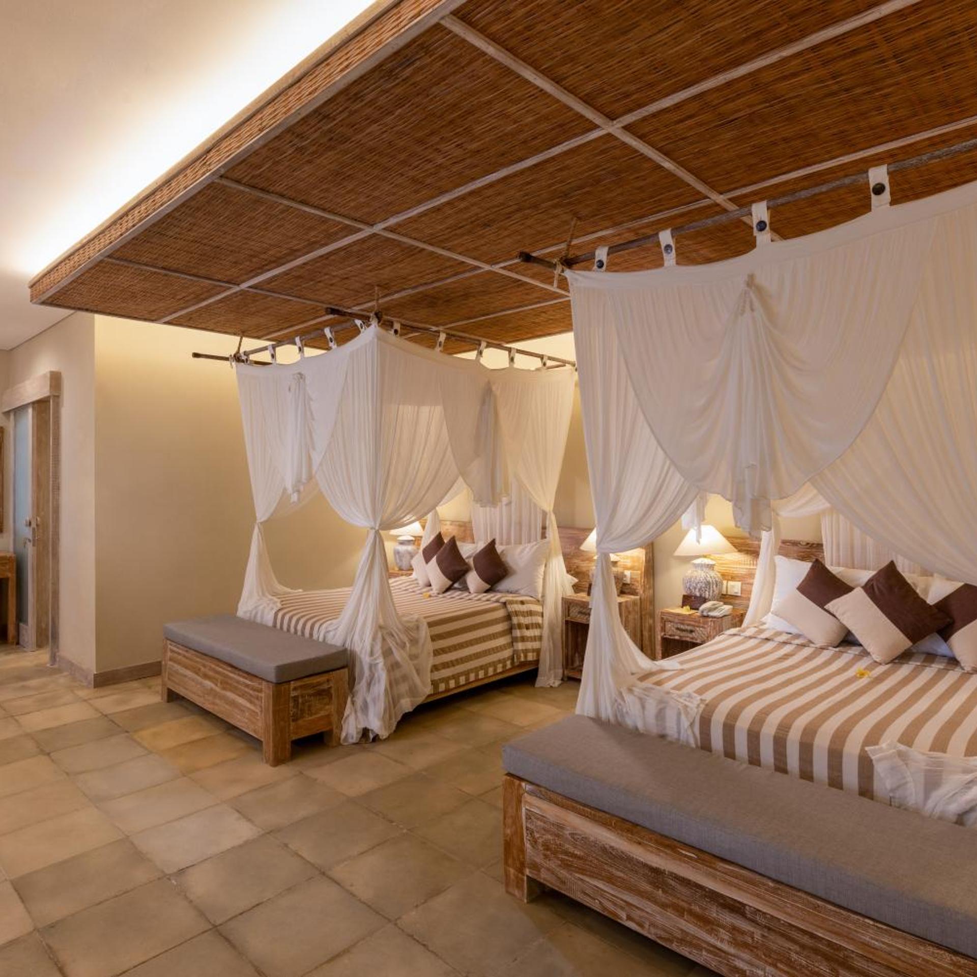 Royal, Pool, Balcony