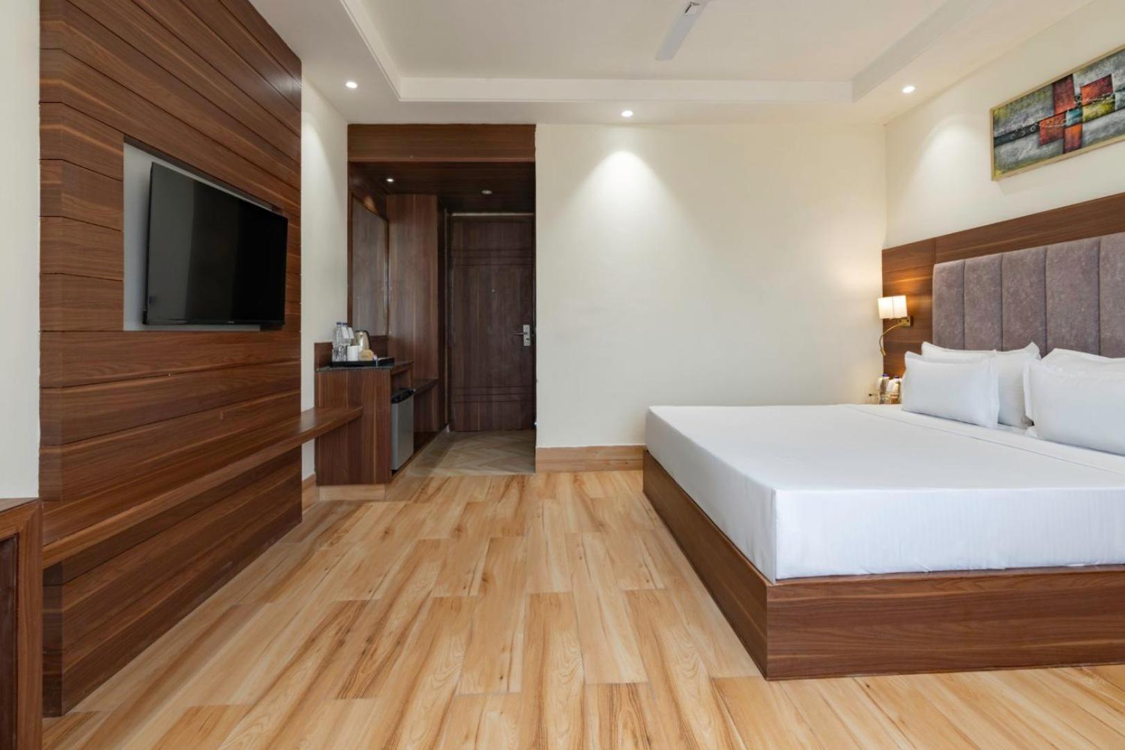 Clarks Inn Suites Agra 15/52