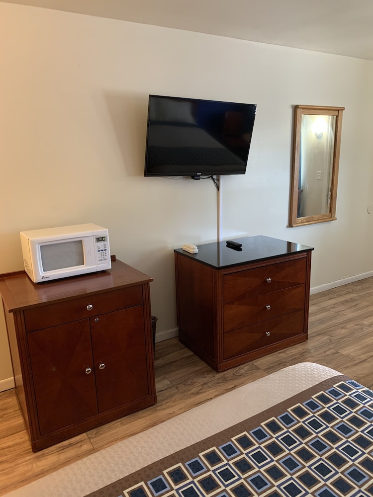 Magnuson Hotel Hampton NH 4/35
