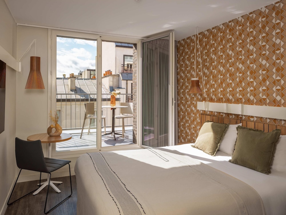 SUPERIOR, QUEEN BED, BALCONY