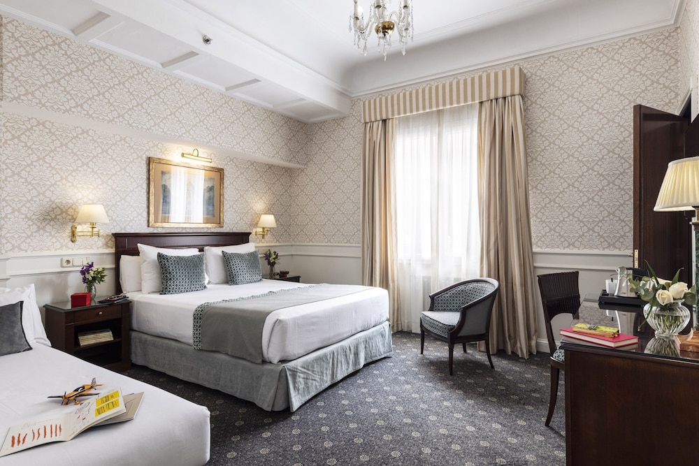 ROOM, TRIPLE