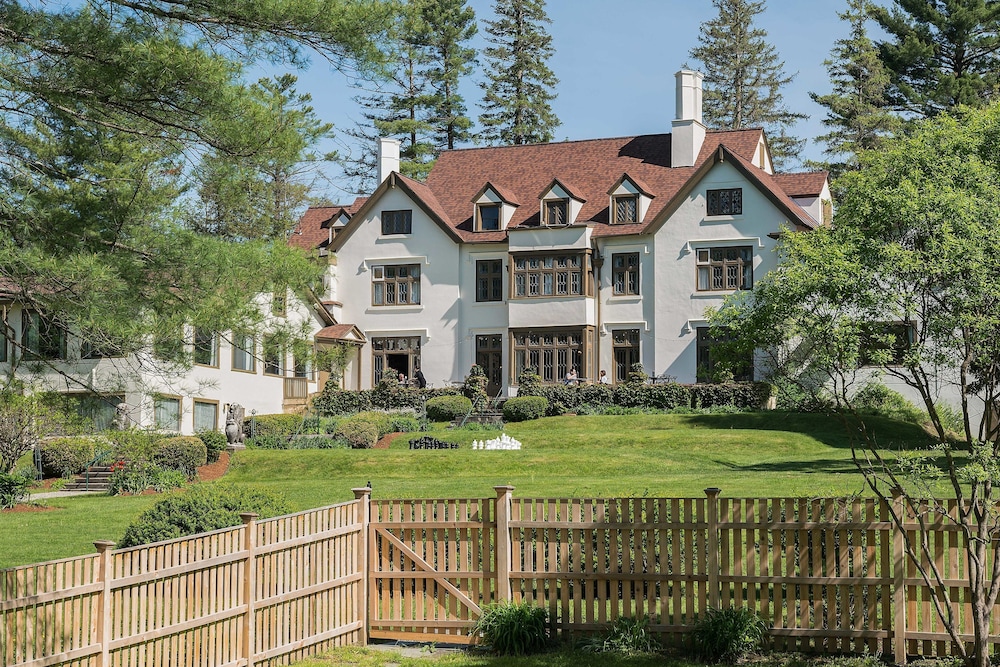 Seven Hills Inn 28/34