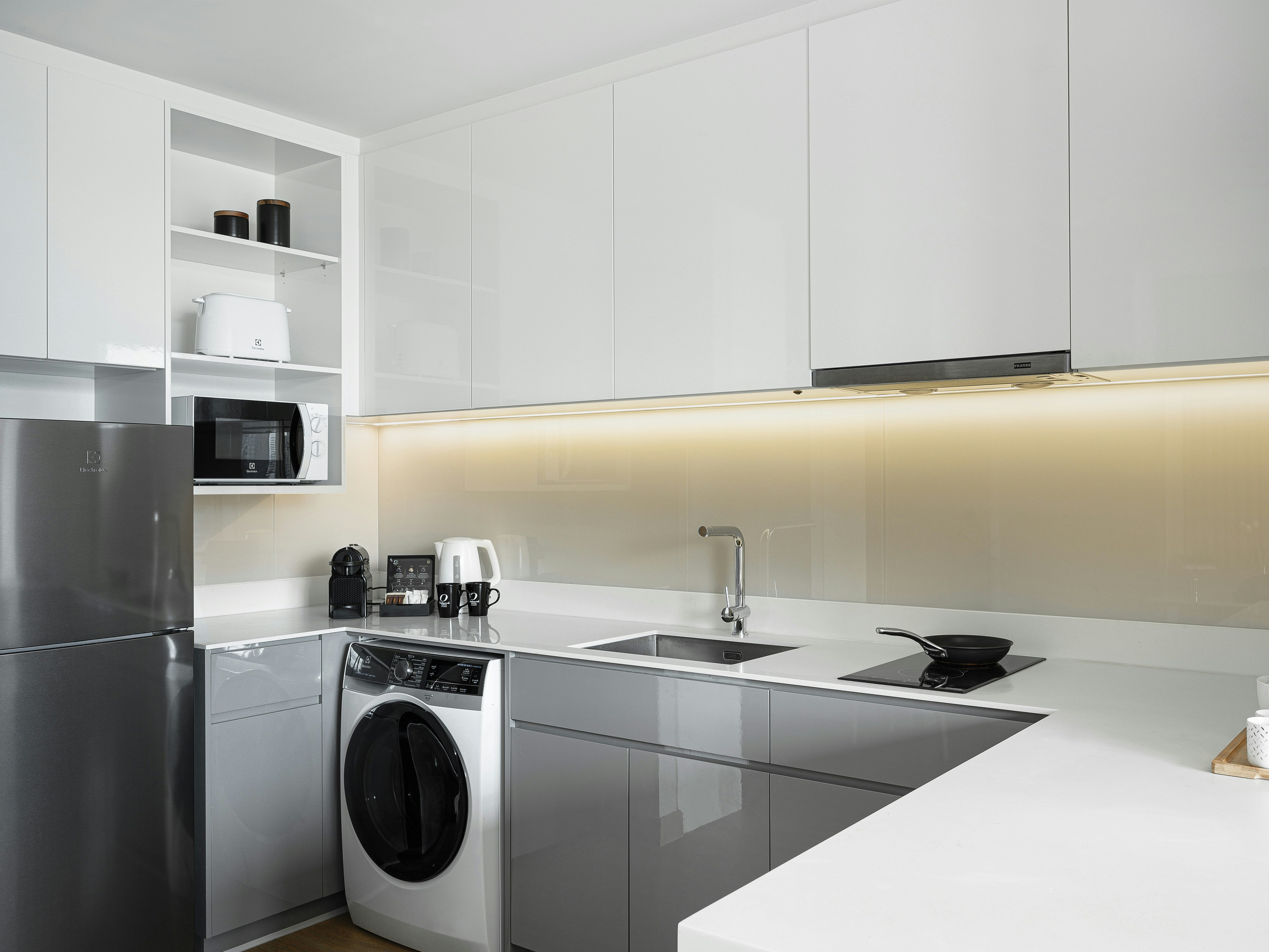 Oakwood Suites Bangkok 41/42