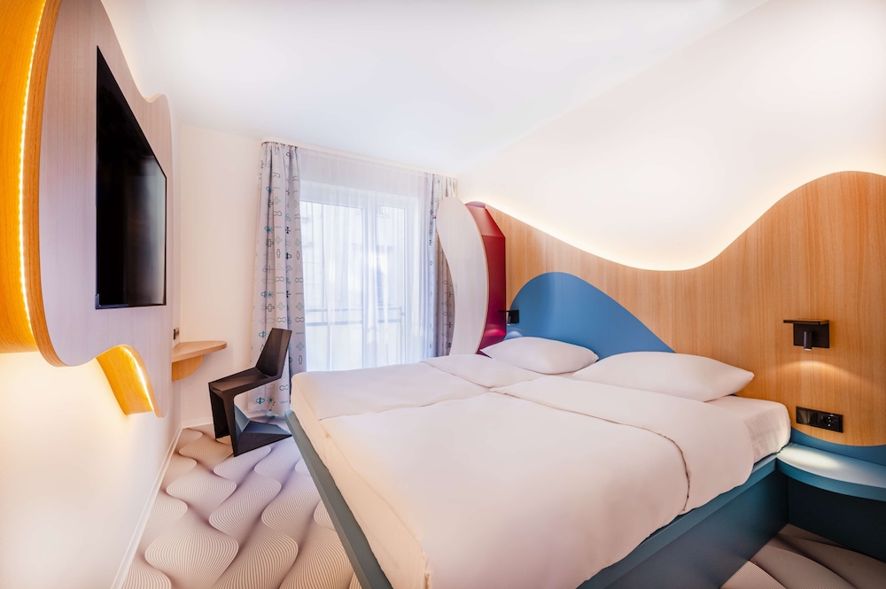 Design, Superior, King Bed, Balcony