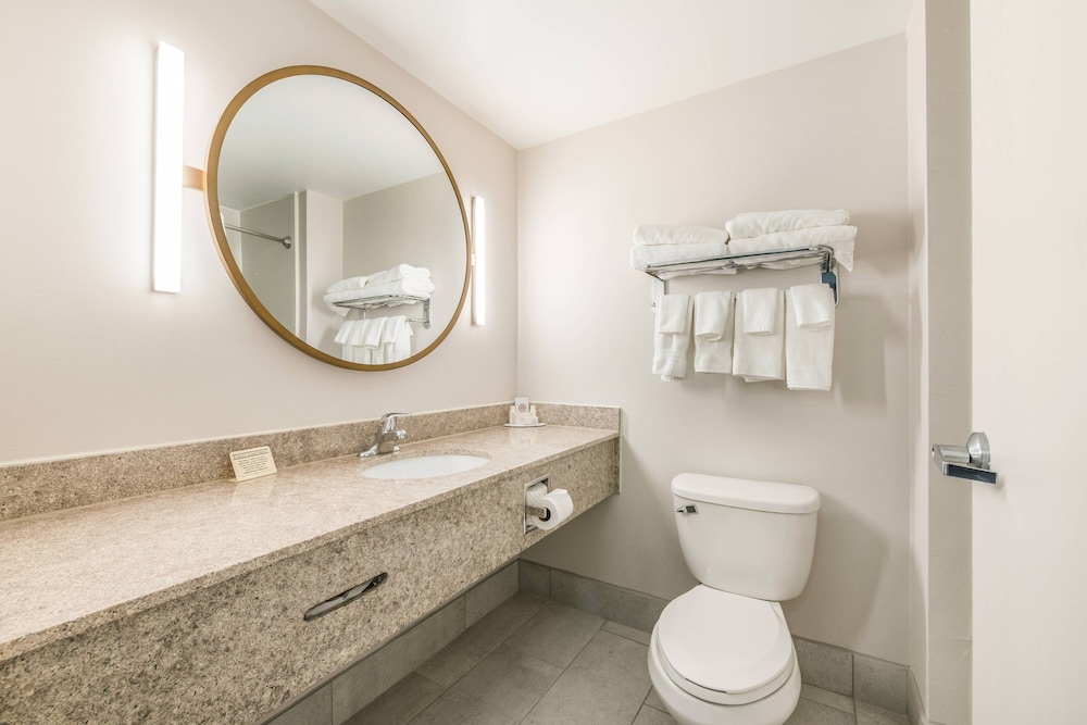 Fairfield Inn Suites Greensboro Coliseum Area 13/32