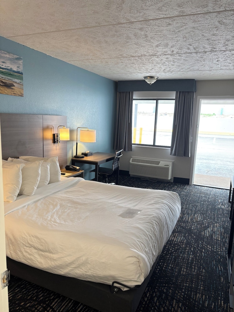 Baymont by Wyndham Petoskey 7/51