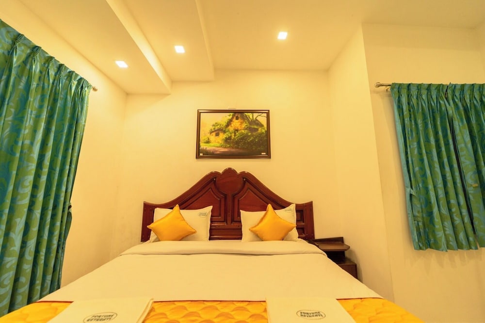 DELUXE, DOUBLE BED