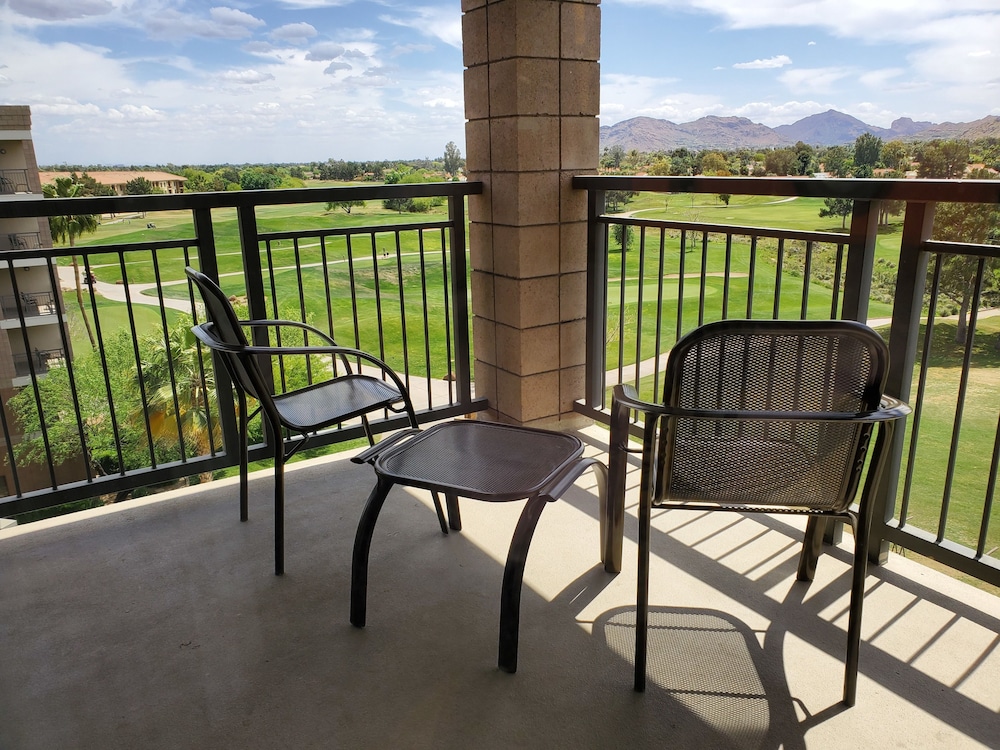 Embassy Suites by Hilton Phoenix Scottsdale 52/57