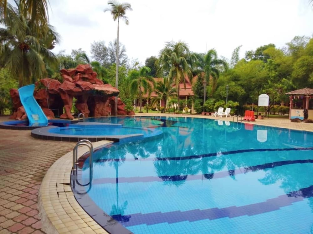 Rompin Beach Resorts 21/39