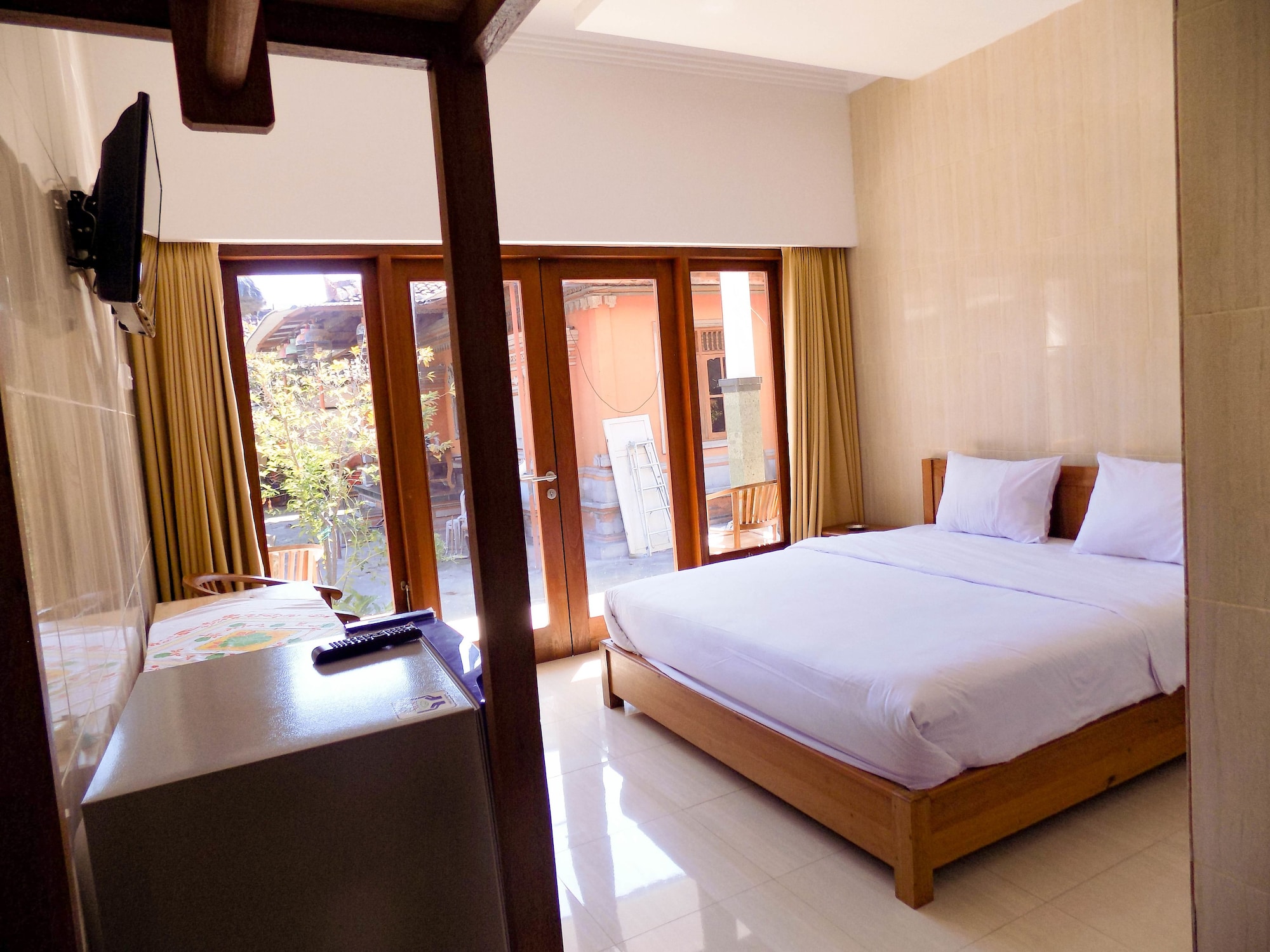 DELUXE, DOUBLE BED