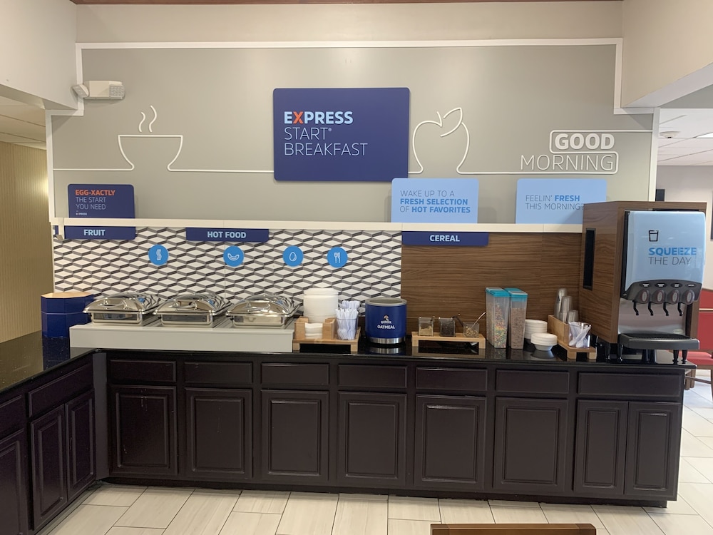 Holiday Inn Express Hotel and Suites Knoxville-North-I-75 Exit 112 8/61