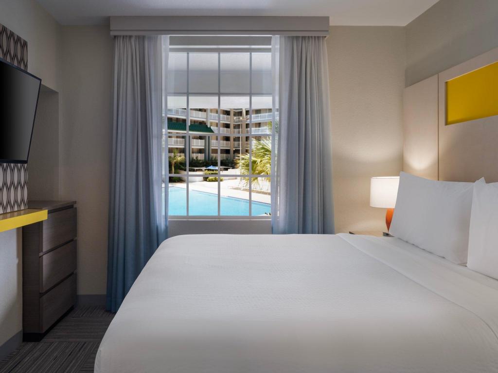 2 Bedrooms, Splash, Suite, King Bed, Bunk Bed, Water Park View, Sofa