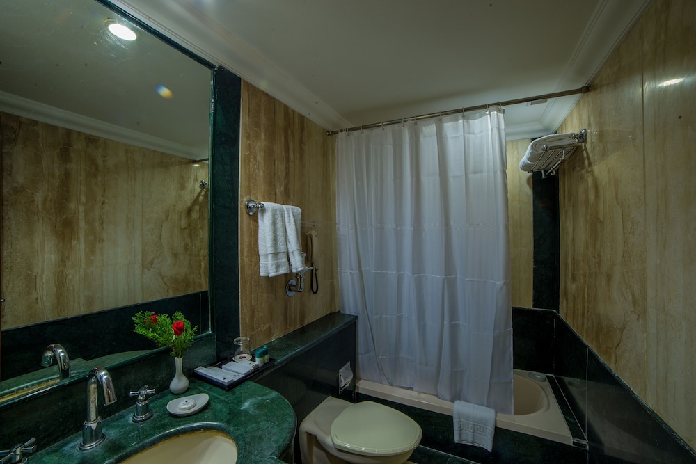 HOTEL RAJ PARK(FORMELY -RAMADA RAJ PARK INN) 63/63