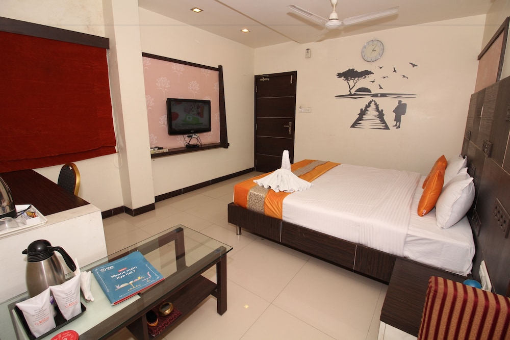 Hotel Meera 11/42