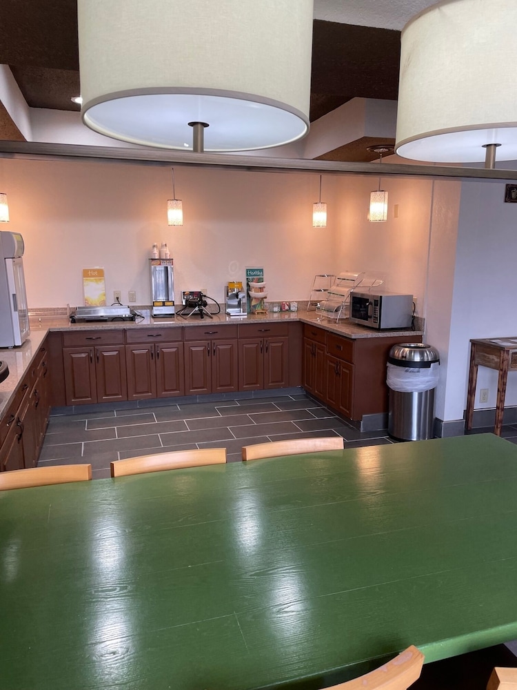 Wingate by Wyndham Marion 3/10