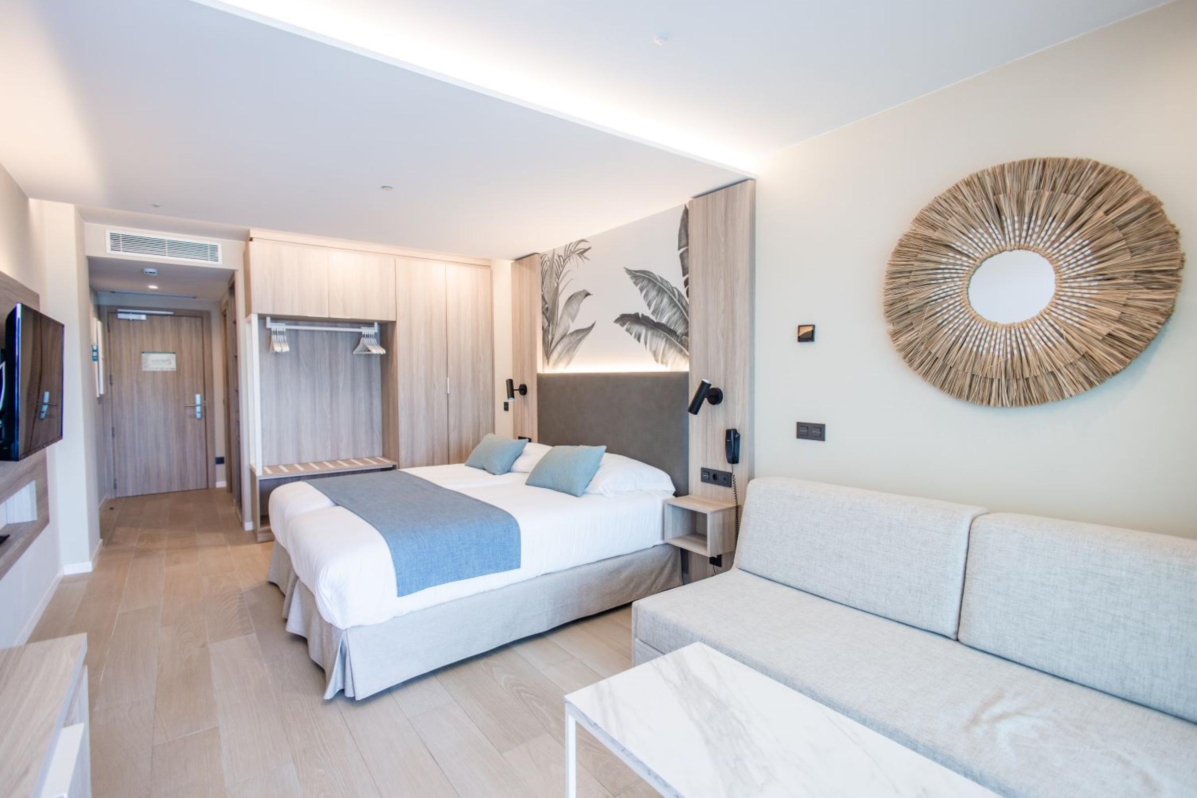Superior, Double Bed, Partial Sea View, Balcony or Terrace