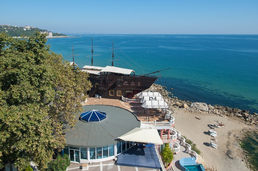 Sirius Beach Hotel 45/48