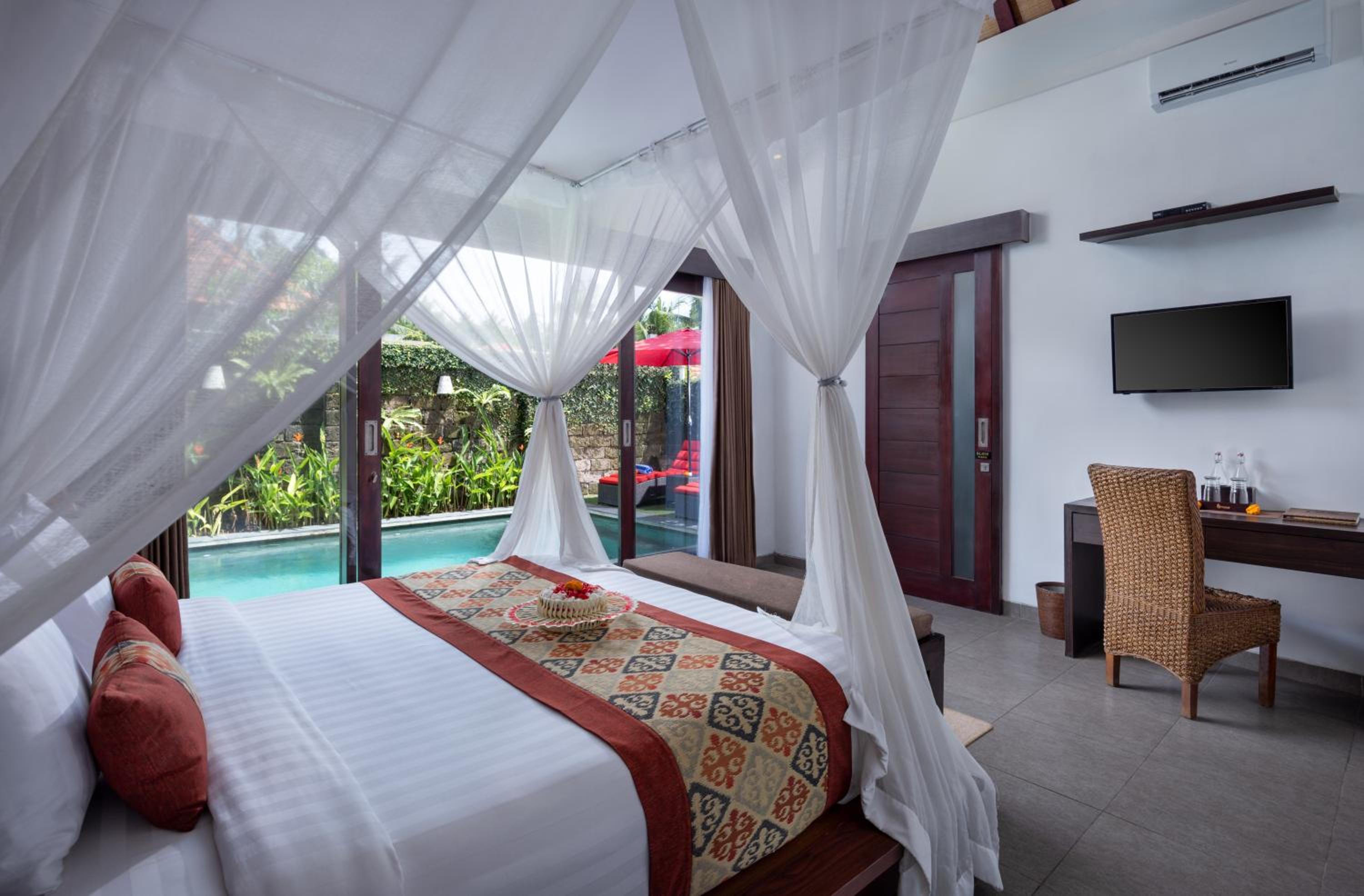 2 Bedrooms, Pool, Villa