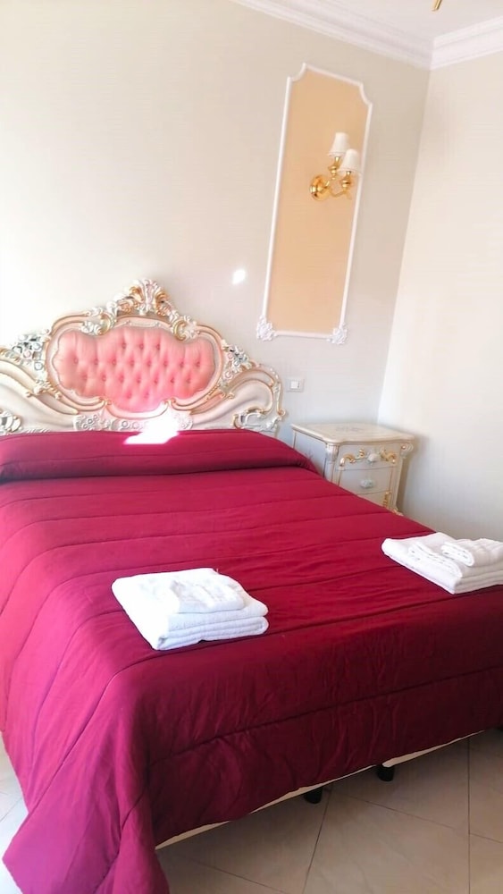 Colosseo Rooms 8/24